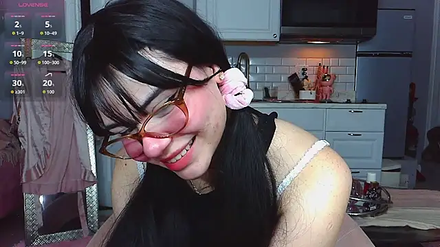 LunaMilav online show from October 15, 2025, 11:57 pm