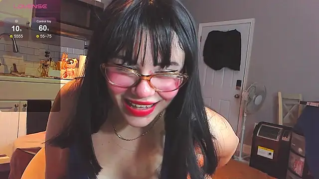 LunaMilav online show from October 18, 2025, 12:12 am