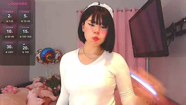 LunaMilav online show from November 7, 2025, 1:43 am