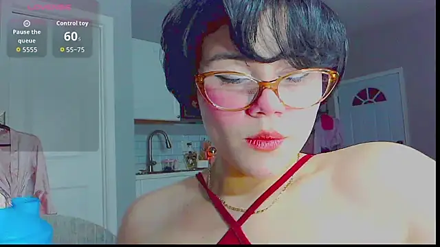 LunaMilav online show from October 5, 2025, 1:51 am