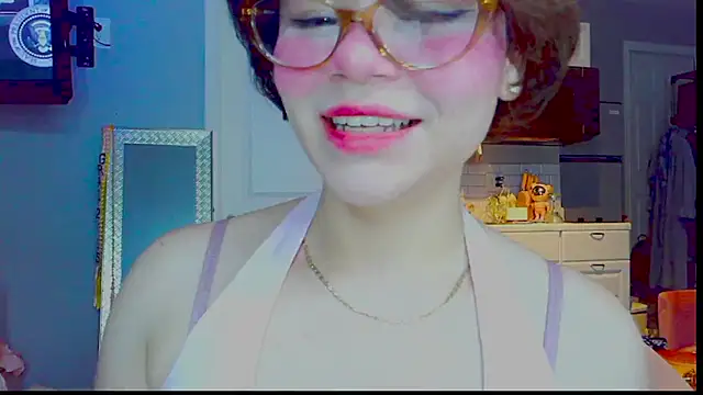 LunaMilav online show from September 28, 2025, 4:19 am