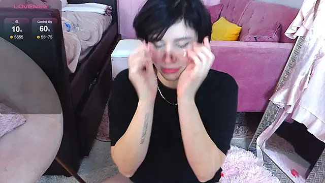 LunaMilav online show from October 28, 2025, 12:00 am