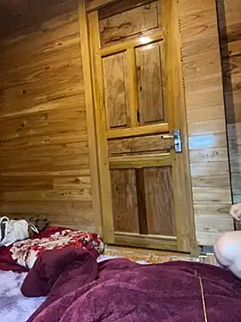 violet-00 online show from February 5, 2026, 12:28 am