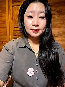 violet-00 online show from November 10, 2025, 2:05 am