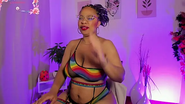 Snapshot of Lauraricci__ chatting on October 19, 2025, 12:30 pm Lauraricci online show from October 19, 2025, 12:30 pm