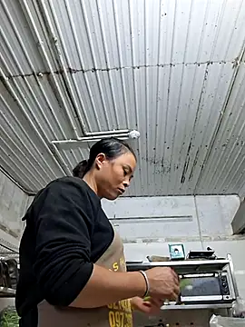 Snapshot of xuxulovezz chatting on October 21, 2025, 2:11 am xuxulovezz online show from October 21, 2025, 2:11 am