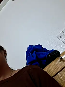 xuxulovezz online show from November 17, 2025, 1:48 pm