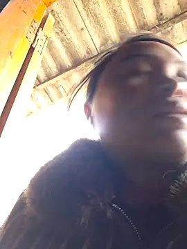 xuxulovezz online show from December 1, 2025, 2:45 am