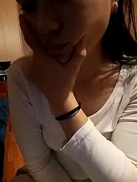 Suny babyy online show from April 8, 2026, 3:30 am