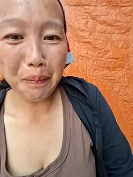 Snapshot of helenzz chatting on October 12, 2025, 8:26 am helenzz online show from October 12, 2025, 8:26 am