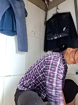 Snapshot of helenzz chatting on November 4, 2025, 12:47 am helenzz online show from November 4, 2025, 12:47 am