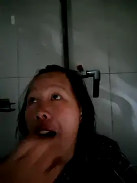 Snapshot of helenzz chatting on November 6, 2025, 12:14 am helenzz online show from November 6, 2025, 12:14 am