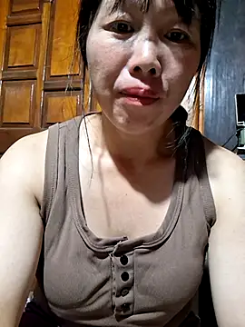 Snapshot of helenzz chatting on October 18, 2025, 12:29 pm helenzz online show from October 18, 2025, 12:29 pm