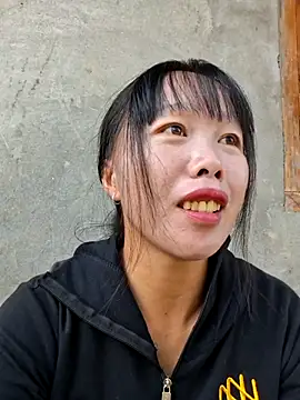 Snapshot of helenzz chatting on October 10, 2025, 12:44 am helenzz online show from October 10, 2025, 12:44 am