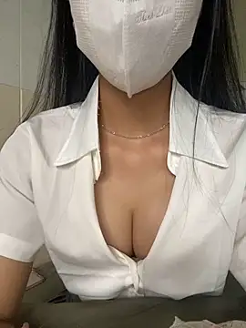 Snapshot of Linh247380 chatting on October 11, 2025, 4:02 am Linh247380 online show from October 11, 2025, 4:02 am