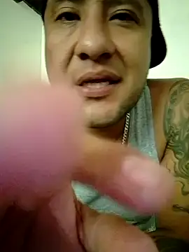 Snapshot of Ruloluna chatting on October 25, 2025, 7:14 pm Ruloluna online show from October 25, 2025, 7:14 pm