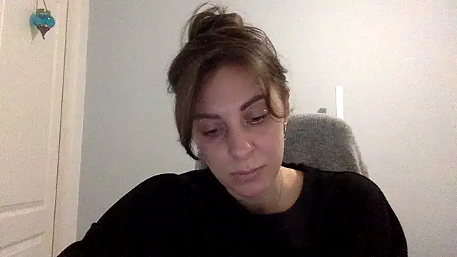 Snapshot of Myronell chatting on November 9, 2025, 3:27 pm Myronell online show from November 9, 2025, 3:27 pm