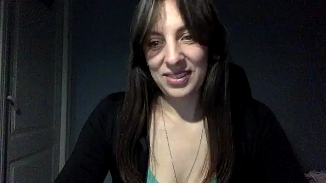 Snapshot of Myronell chatting on October 20, 2025, 5:35 pm Myronell online show from October 20, 2025, 5:35 pm