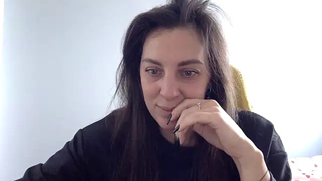 Snapshot of Myronell chatting on October 18, 2025, 9:00 am Myronell online show from October 18, 2025, 9:00 am