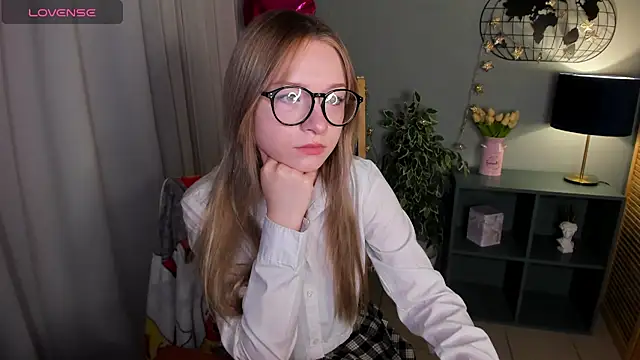 elliupp online show from October 4, 2025, 8:27 am