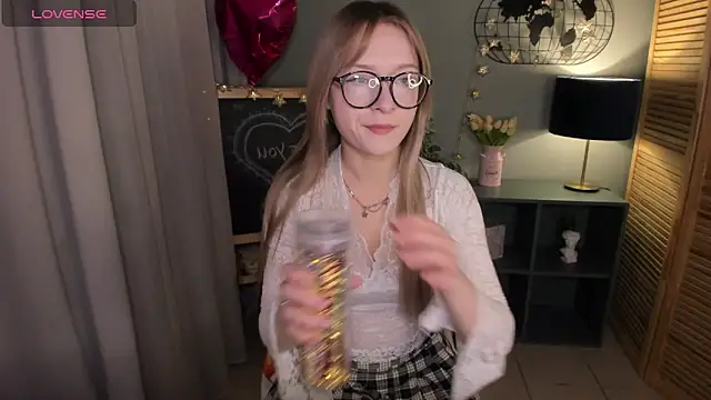 elliupp online show from October 3, 2025, 10:06 am