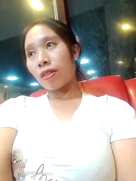 Snapshot of ruby-00 chatting on October 11, 2025, 1:34 pm ruby-00 online show from October 11, 2025, 1:34 pm