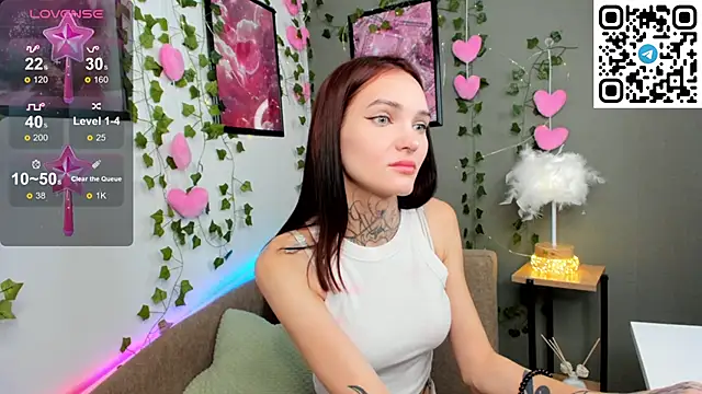 Snapshot of Selena_Lune chatting on September 26, 2025, 1:56 am Selena Lune online show from September 26, 2025, 1:56 am