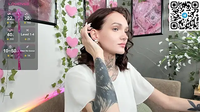 Snapshot of Selena_Lune chatting on September 29, 2025, 12:06 am Selena Lune online show from September 29, 2025, 12:06 am