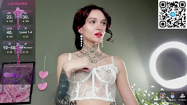 Snapshot of Selena_Lune chatting on October 11, 2025, 2:12 am Selena Lune online show from October 11, 2025, 2:12 am