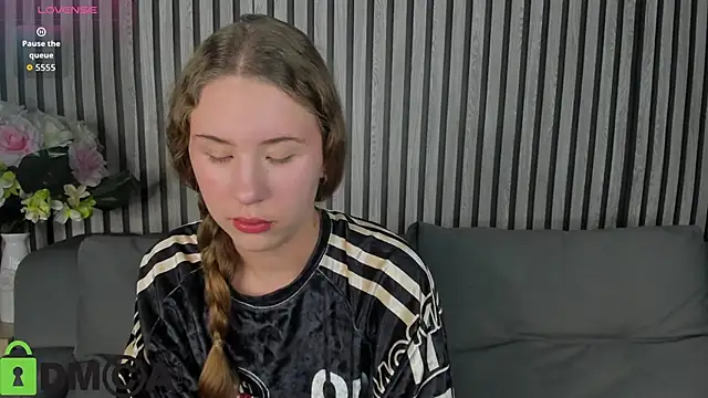 Snapshot of Elsie_Cutties chatting on October 8, 2025, 1:07 am Elsie Cutties online show from October 8, 2025, 1:07 am