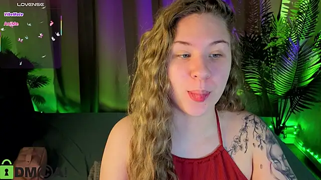 Snapshot of Elsie_Cutties chatting on May 27, 2026, 1:15 am Elsie Cutties online show from May 27, 2026, 1:15 am