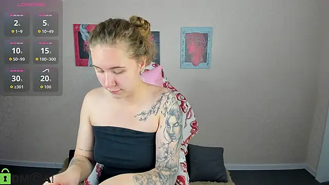 Snapshot of Elsie_Cutties chatting on October 27, 2025, 1:06 am Elsie Cutties online show from October 27, 2025, 1:06 am