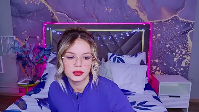 Snapshot of KellyHayden chatting on October 3, 2025, 10:17 am KellyHayden online show from October 3, 2025, 10:17 am