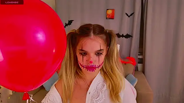 Snapshot of KellyHayden chatting on October 31, 2025, 5:31 pm KellyHayden online show from October 31, 2025, 5:31 pm