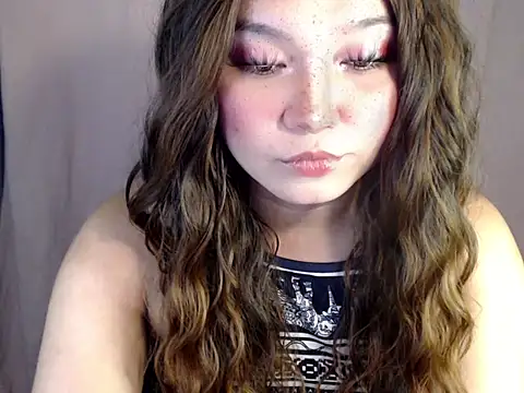 Eyes-on-me online show from November 23, 2025, 4:17 pm