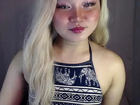 Eyes-on-me online show from October 21, 2025, 5:56 pm