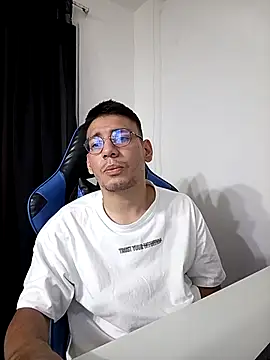 marcuswildx online show from September 23, 2025, 11:34 pm