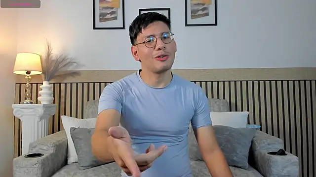 marcuswildx online show from April 21, 2026, 11:44 pm