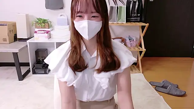 saku sakura  online show from September 25, 2025, 2:12 pm