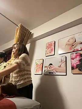 EllieYun online show from October 9, 2025, 3:56 pm