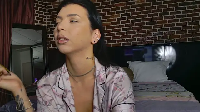 Snapshot of MeganSin_ chatting on October 5, 2025, 4:25 am MeganSin online show from October 5, 2025, 4:25 am