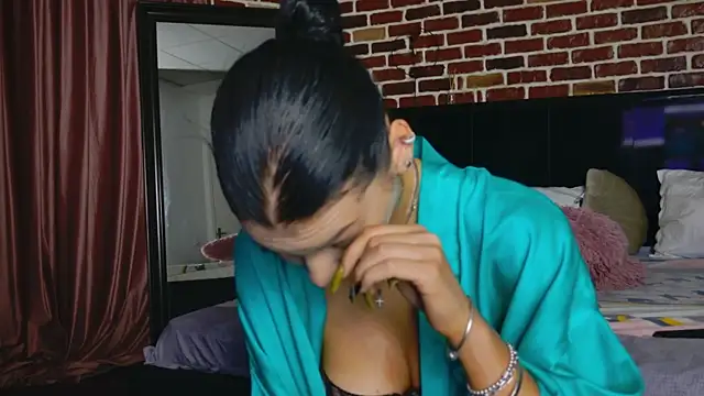 Snapshot of MeganSin_ chatting on October 8, 2025, 4:25 am MeganSin online show from October 8, 2025, 4:25 am