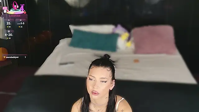 Snapshot of MeganSin_ chatting on November 9, 2025, 6:06 am MeganSin online show from November 9, 2025, 6:06 am