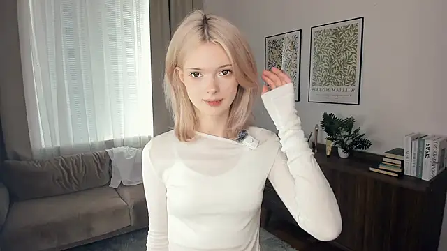 Snapshot of LaureMestler chatting on October 2, 2025, 8:40 am LaureMestler online show from October 2, 2025, 8:40 am