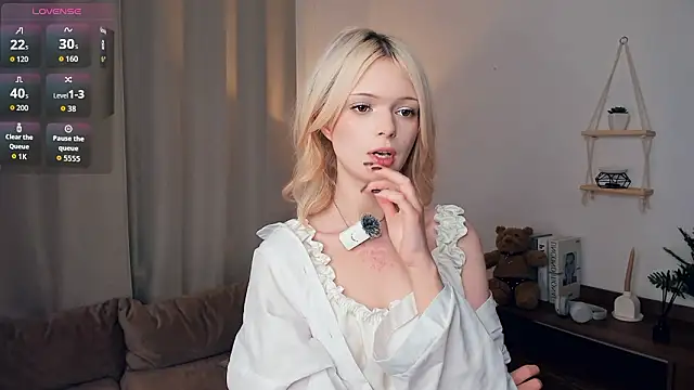 LaureMestler online show from February 9, 2026, 11:52 am