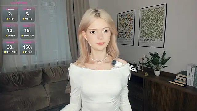 Snapshot of LaureMestler chatting on October 6, 2025, 8:37 am LaureMestler online show from October 6, 2025, 8:37 am