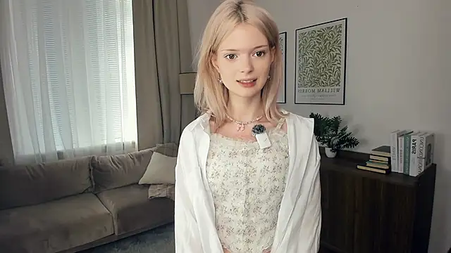 Snapshot of LaureMestler chatting on October 1, 2025, 8:30 am LaureMestler online show from October 1, 2025, 8:30 am