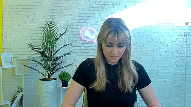 DaysiPlater online show from September 23, 2025, 12:12 pm