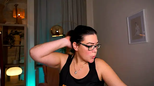 mrs fllowerr online show from November 28, 2025, 6:41 pm