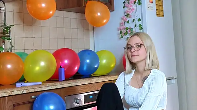 Snapshot of KelleDomin chatting on October 4, 2025, 8:21 pm KelleDomin online show from October 4, 2025, 8:21 pm